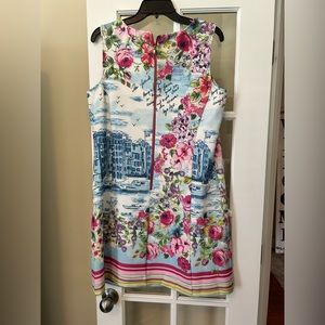 Gabby Skye Women's Shift Dress Floral Venice size 12 beautiful dress!